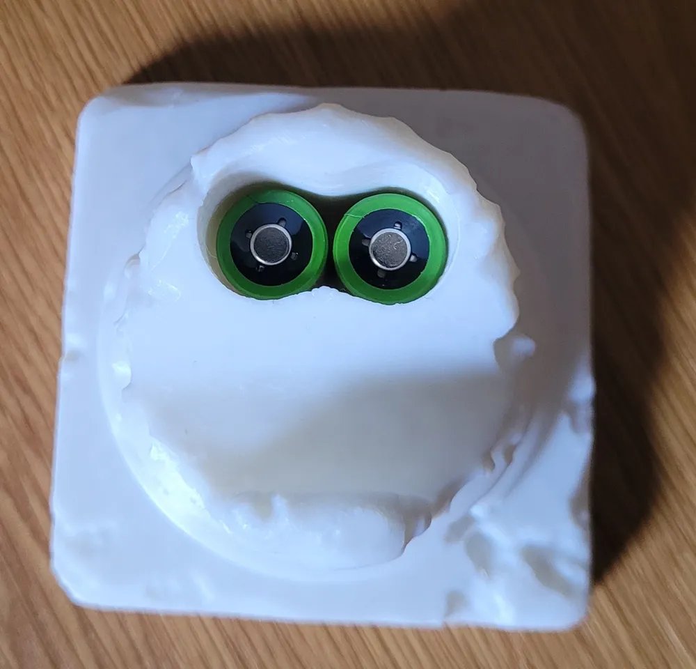 Подставка для контроллера Xbox Series X/S с отсеком для батареек