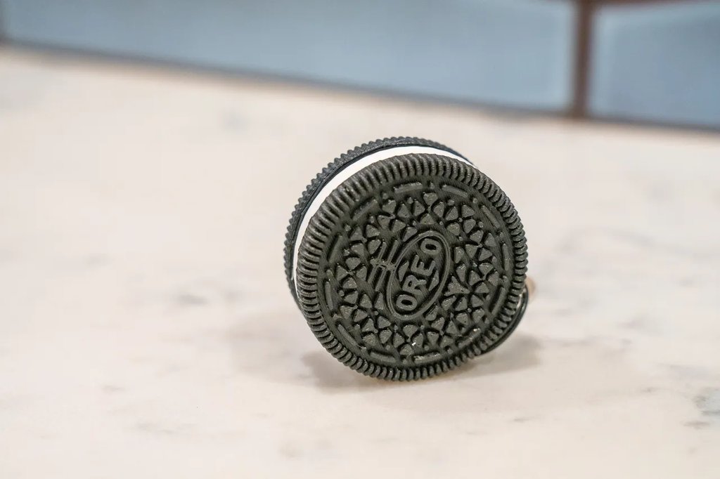 Брелок для AirTag в виде Oreo