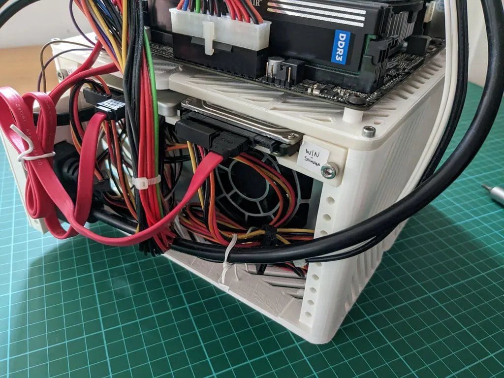 Тестовый стенд для материнских плат Mini-ITX, ATX или SFX