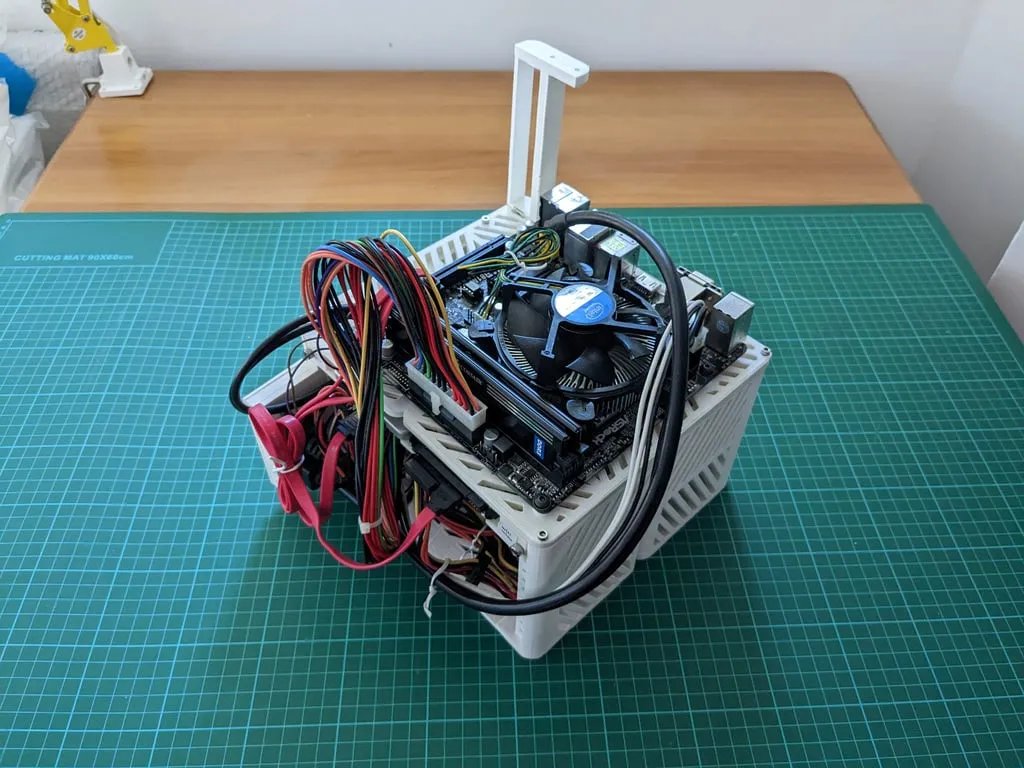 Тестовый стенд для материнских плат Mini-ITX, ATX или SFX