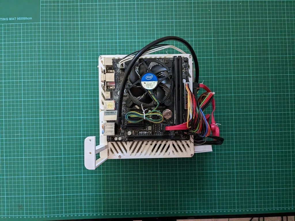 Тестовый стенд для материнских плат Mini-ITX, ATX или SFX