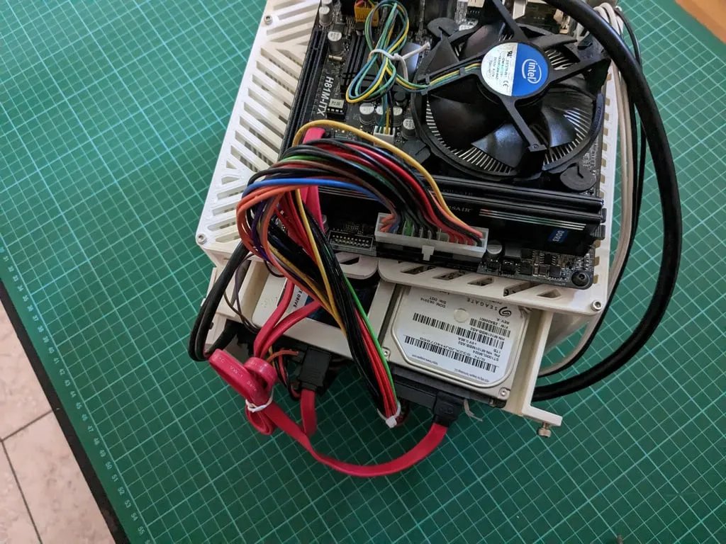 Тестовый стенд для материнских плат Mini-ITX, ATX или SFX