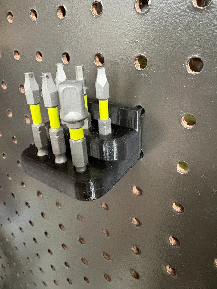 Держатель для бит ударного гайковерта на перфорированную панель (6-24 бита)