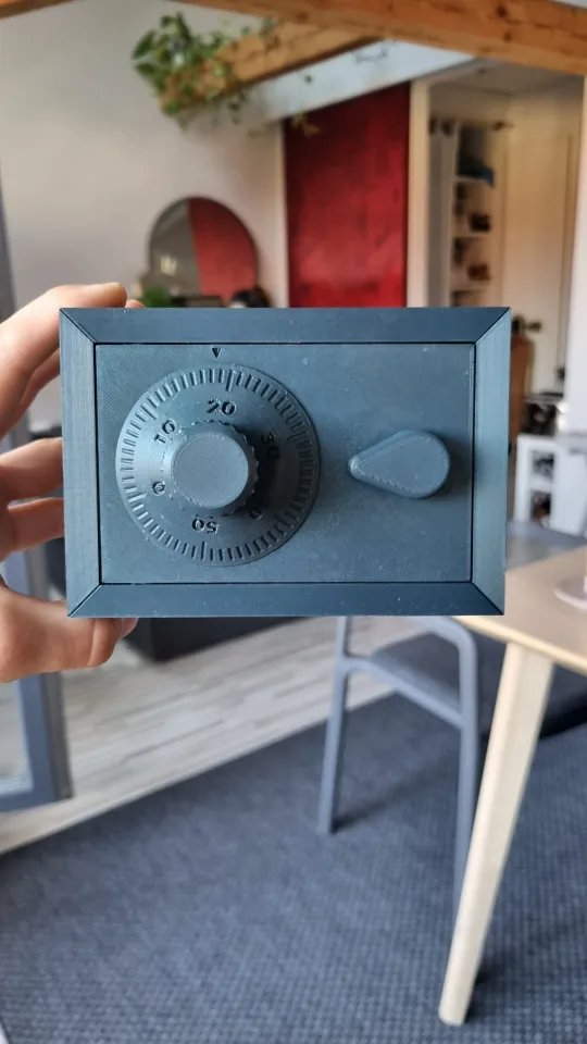 Сейф с трехзначным кодом