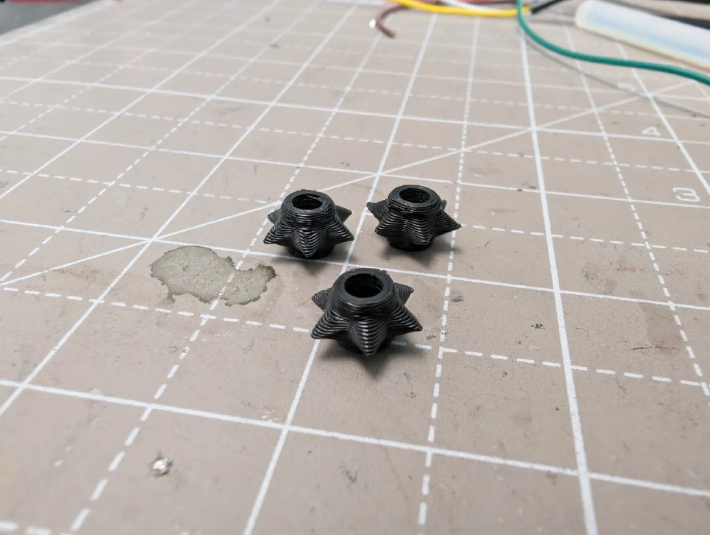 Простая бусина с шипами