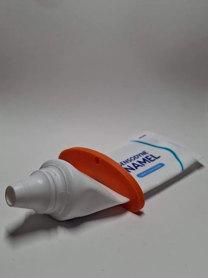 Простой выдавливатель для зубной пасты