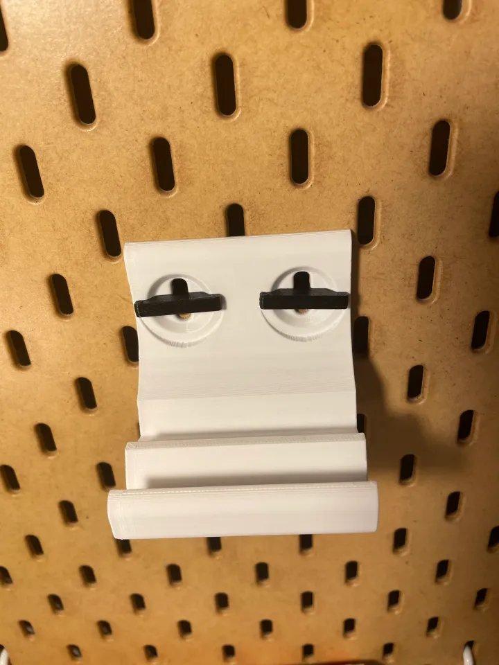 Держатель для телефона на перфорированную панель Skadis