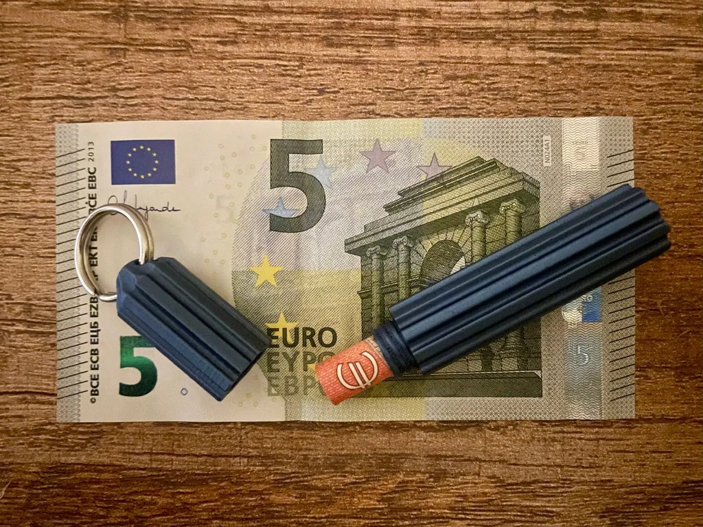 Небольшой брелок-копилка