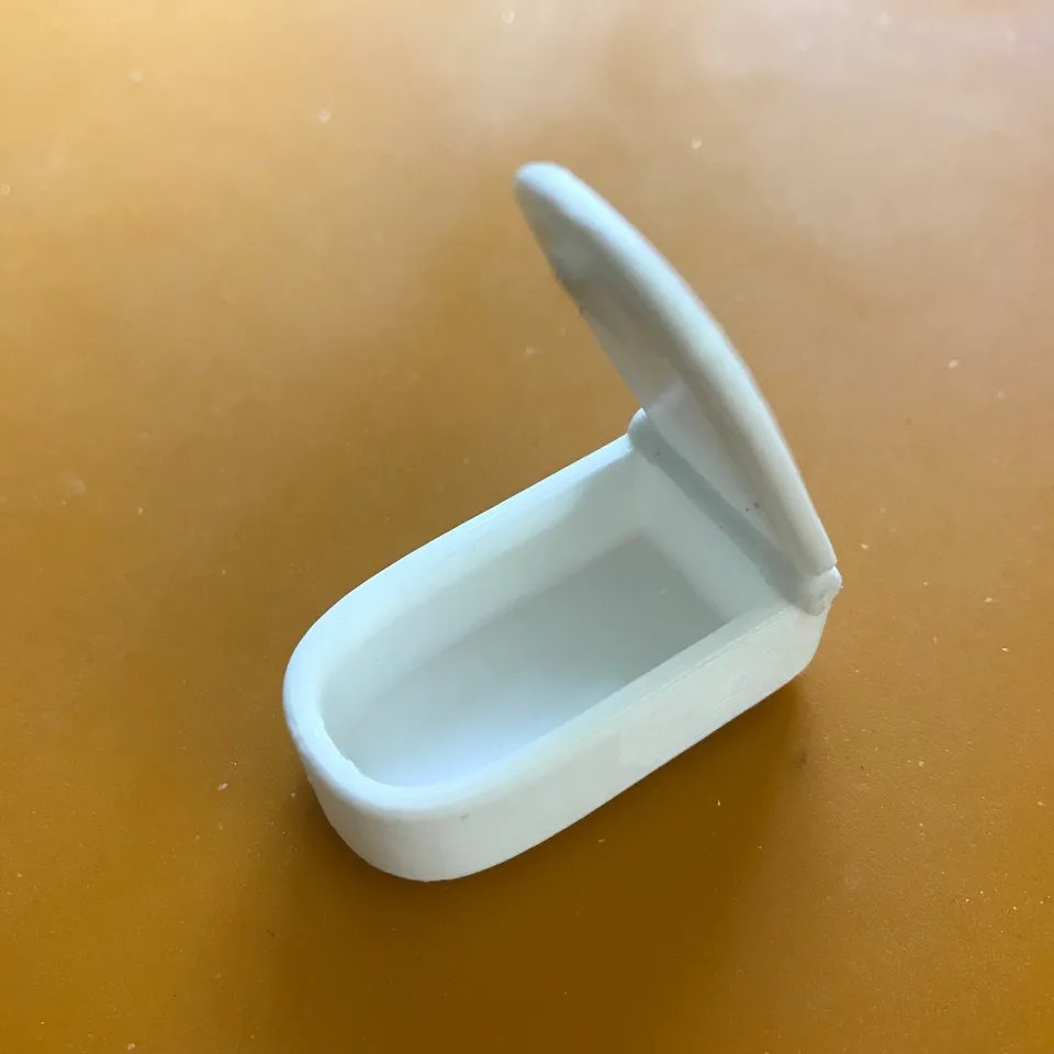 Маленькая таблетница REMIX с шарниром из филамента