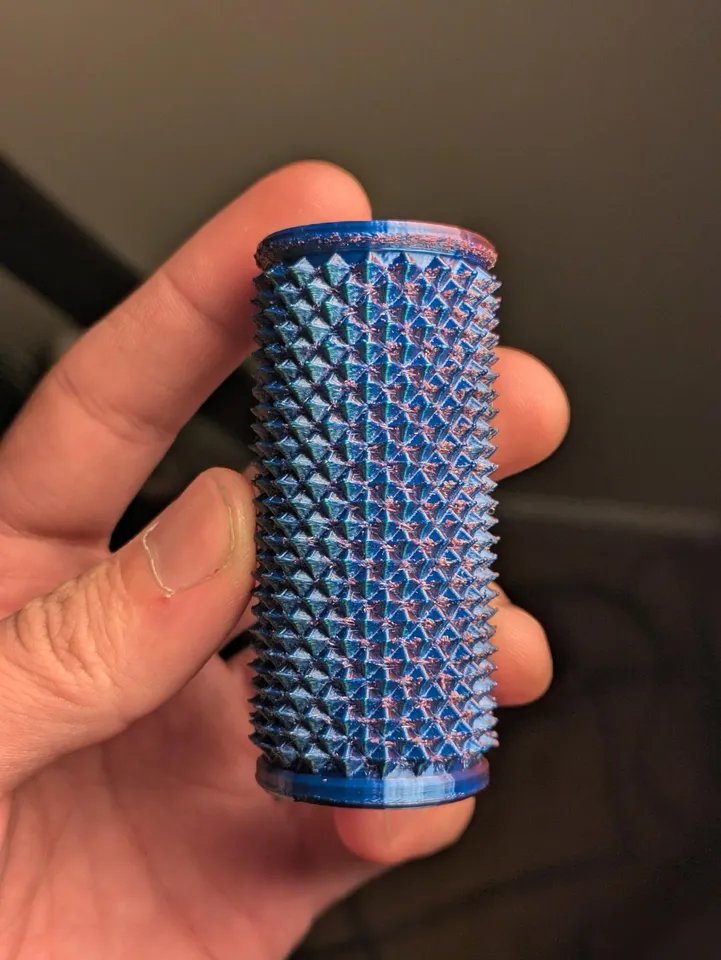 Игрушка-ролик с шипами V2 - Еще больше шипов!