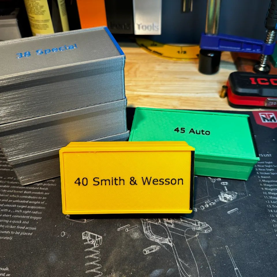 Ящики для патронов, штабелируемые, с наклонной крышкой (разные калибры)