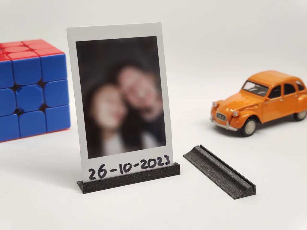 Простая подставка для Instax Polaroid