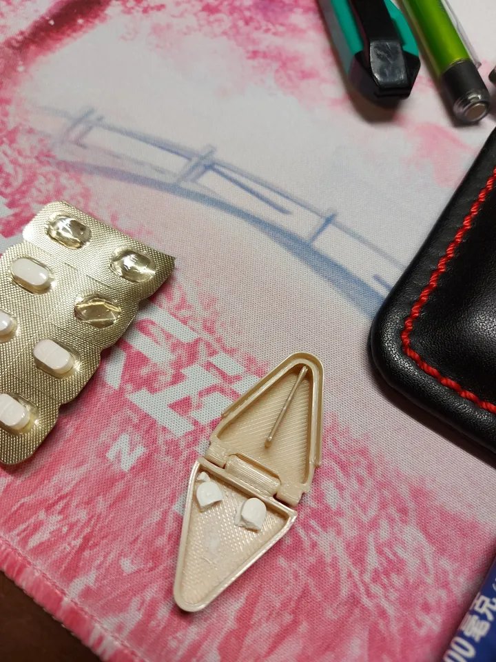 Миниатюрная таблетница