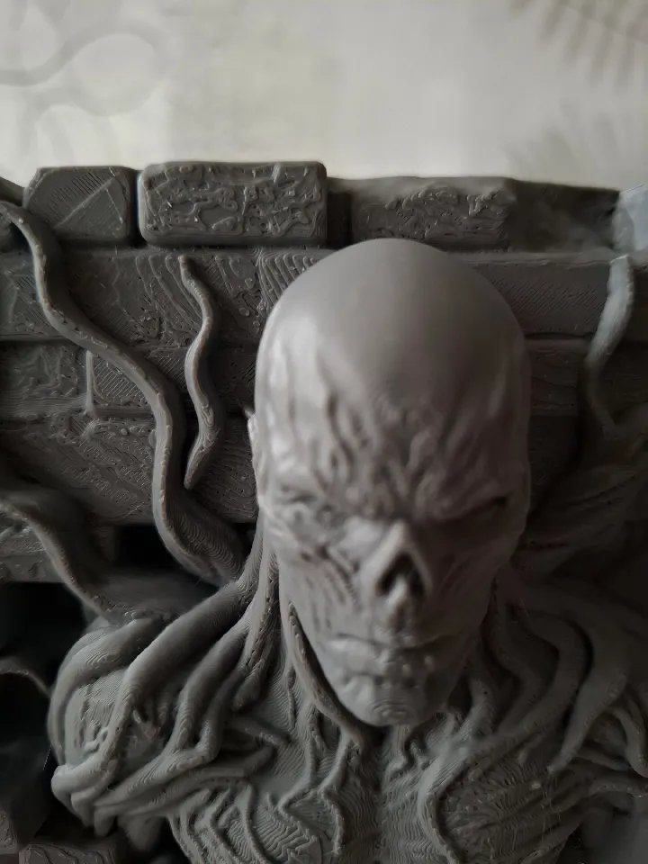 Векна (Очень странные дела) - Рельефная скульптура