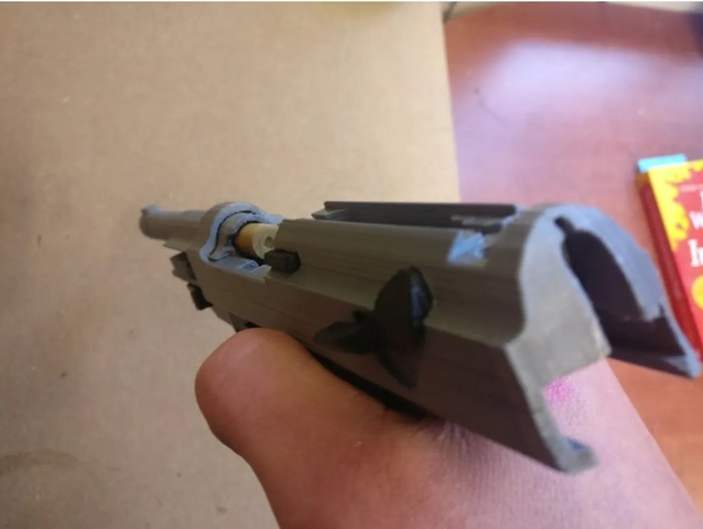 Реплика пистолета Walther P-38