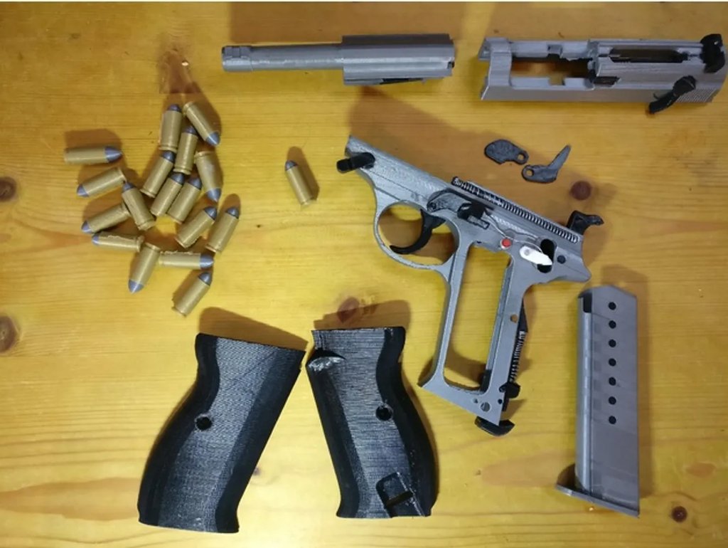 Реплика пистолета Walther P-38