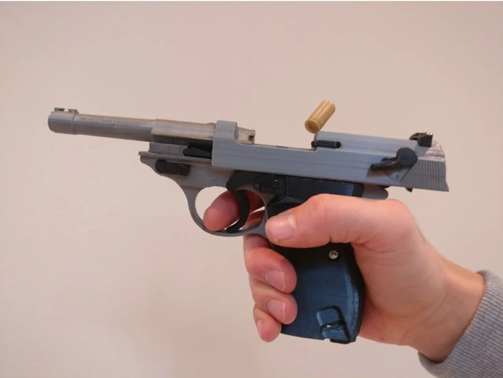 Реплика пистолета Walther P-38