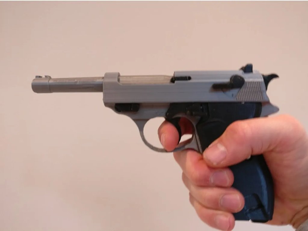 Реплика пистолета Walther P-38