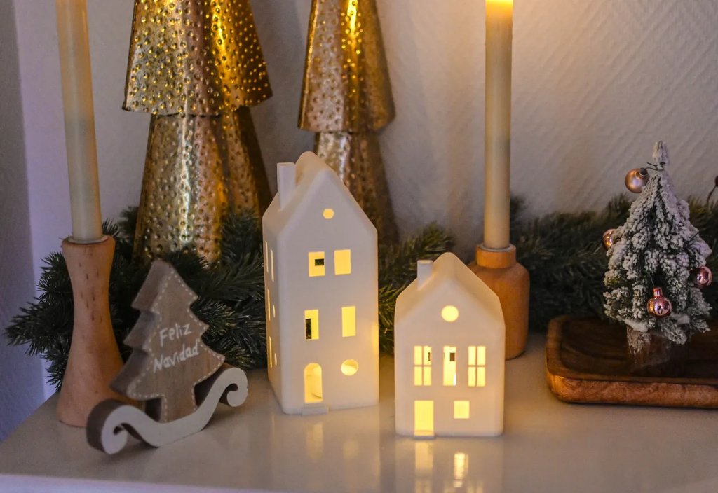 Домик-фонарик для светодиодных свечей